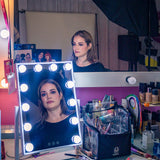 Servicio de maquillaje y peinado para sesiones de fotos